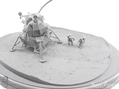 Ganzes Diorama im Rohbau: Landefaehre, Astronauten und schwebendes CSM