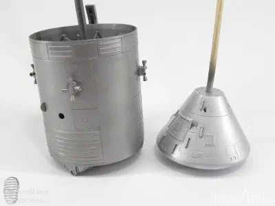 CSM und Kommandokapsel in Silber